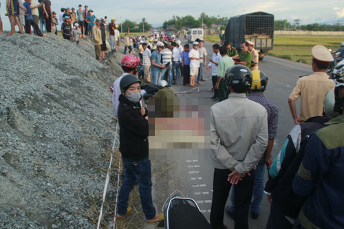 Quảng Nam Truy tìm chiếc xe cán chết người rồi bỏ trốn